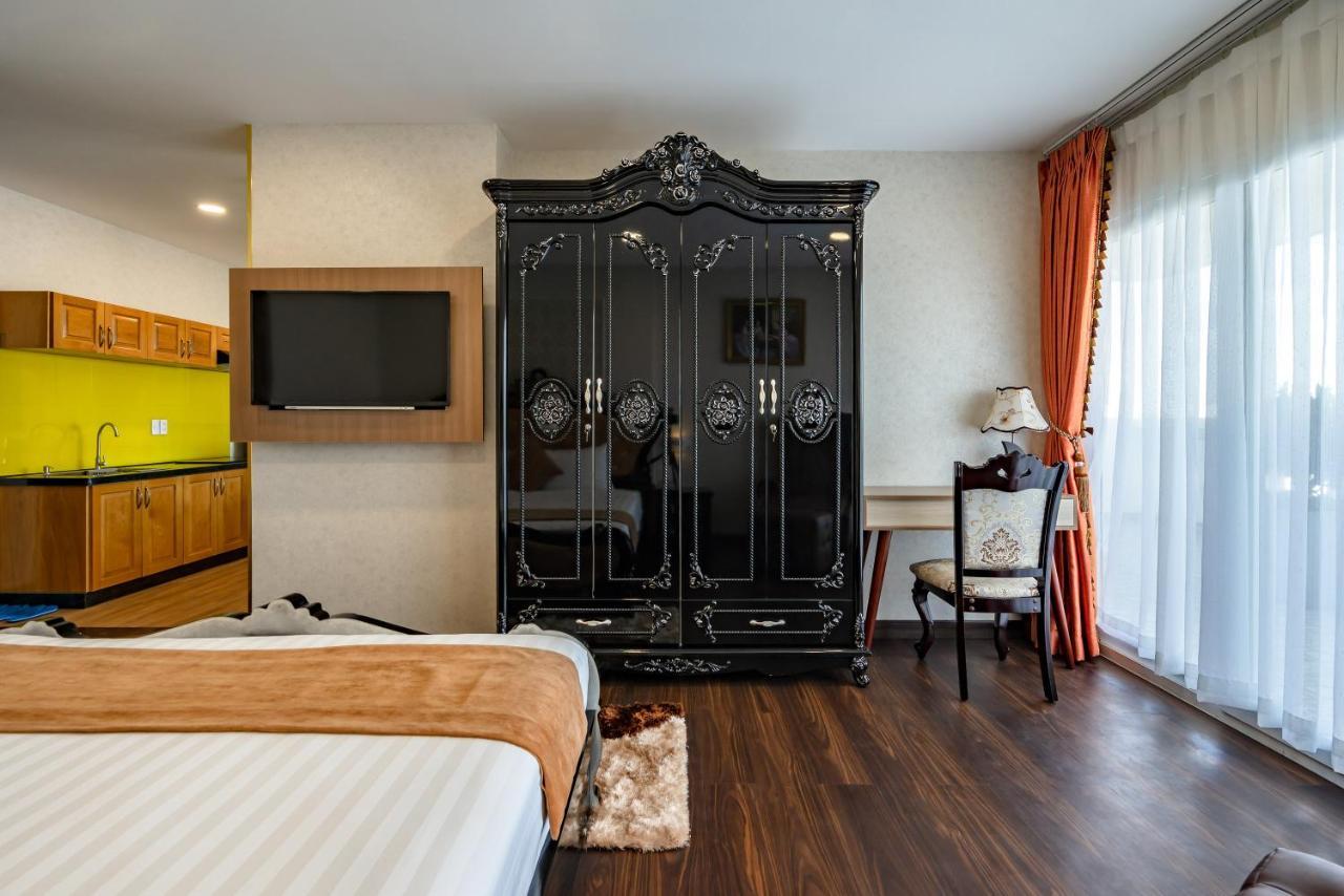 Khách sạn Emerald 3*
