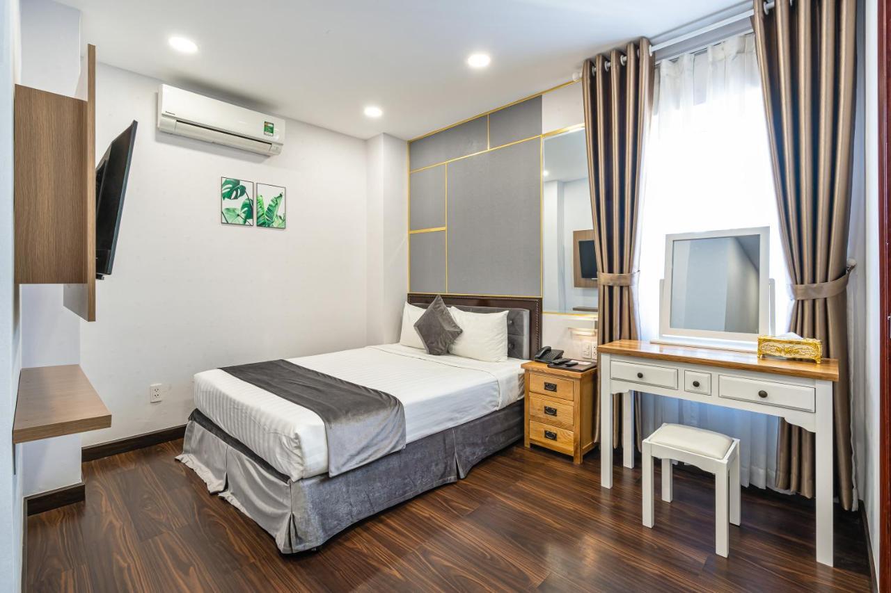 Emerald Khách sạn 3*