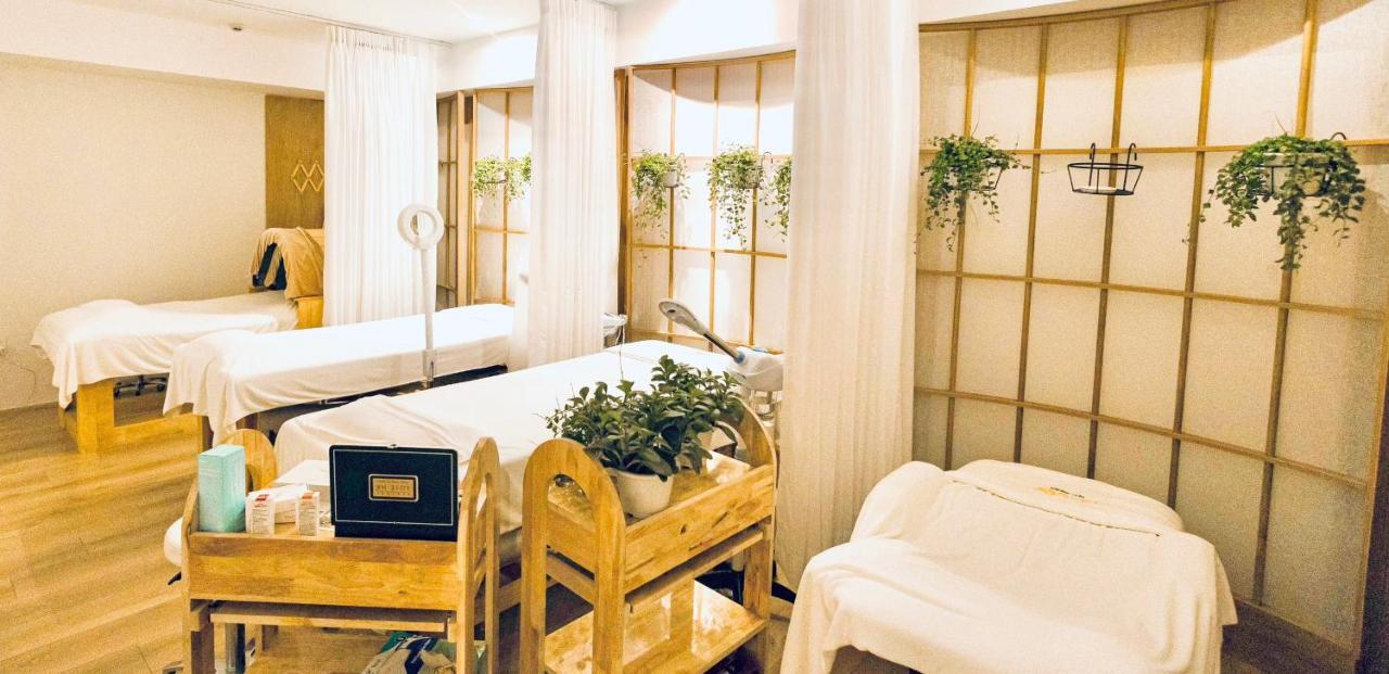 Emerald Khách sạn