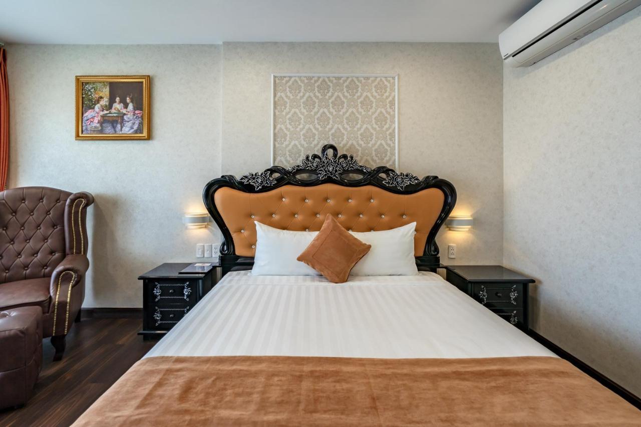 Khách sạn Emerald 3*