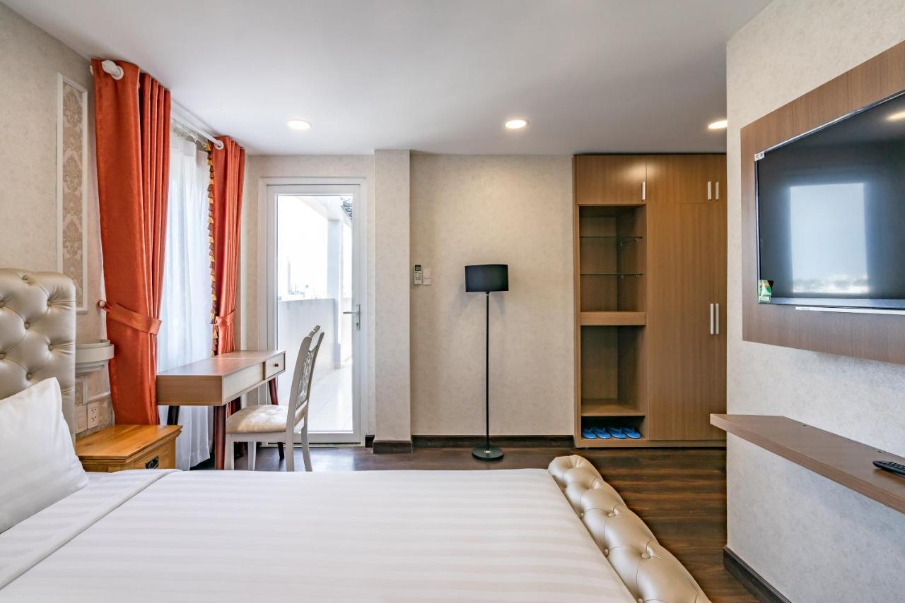 Khách sạn Emerald 3*