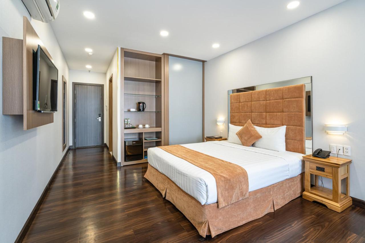 Khách sạn Emerald 3*