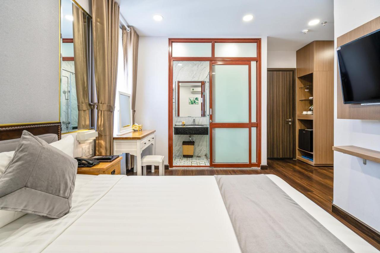 Emerald Khách sạn 3*