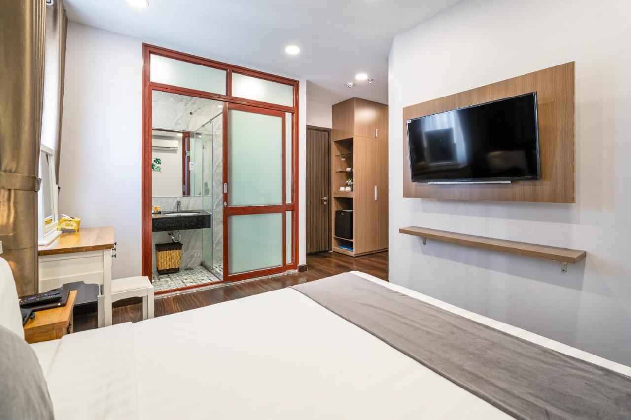 Khách sạn Emerald 3*